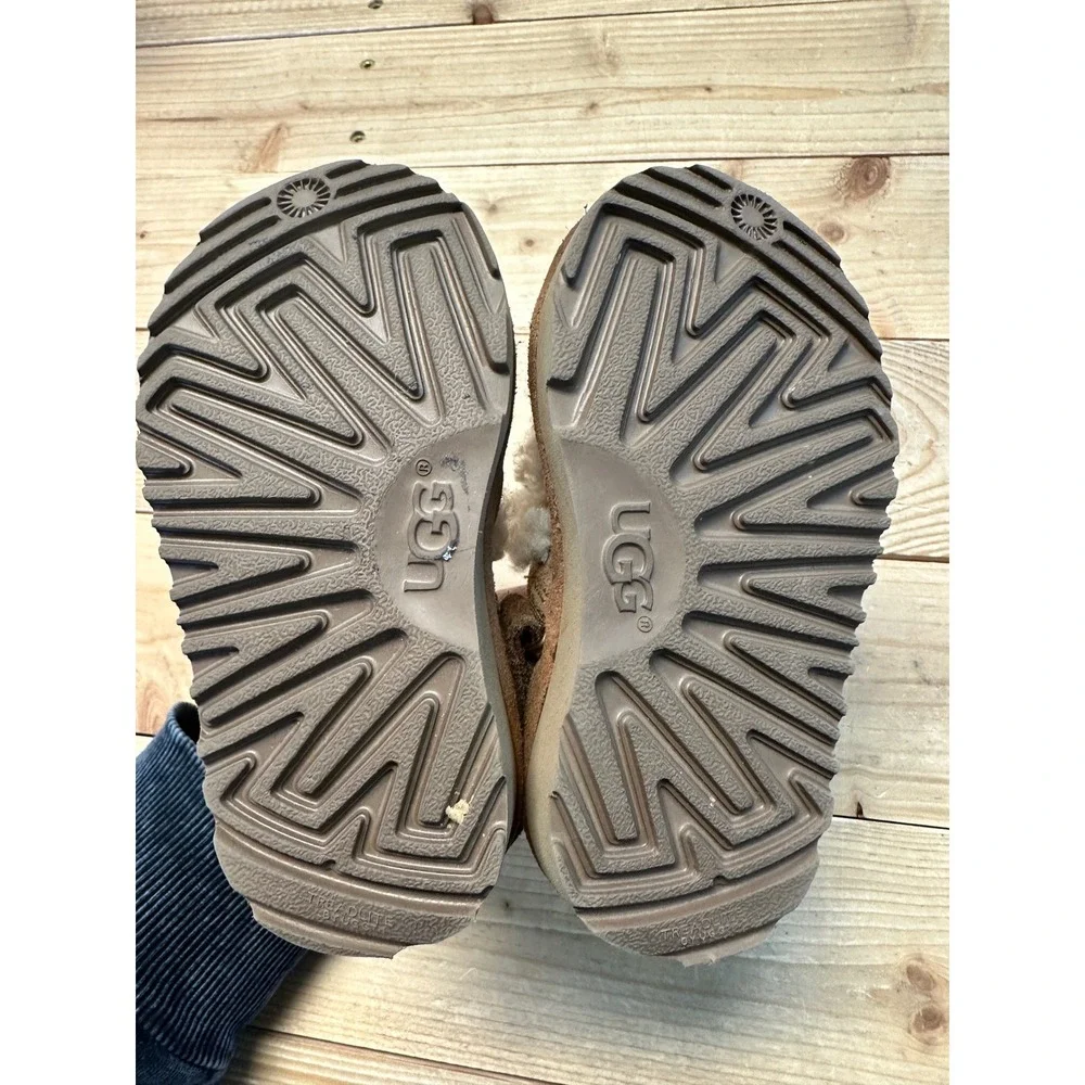 UGG Kids Brown Suede Sheepskin‎ Lined Sandals Toddler Size 7